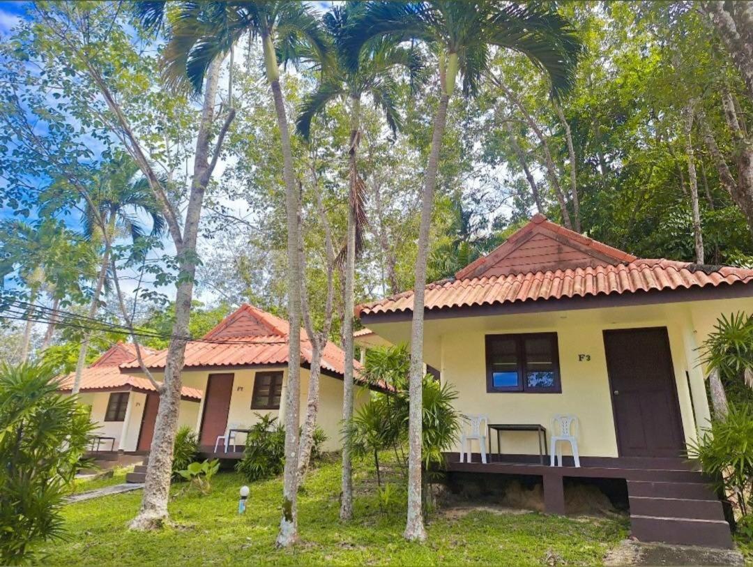 Koh Mook Rubber Tree Bungalows Exterior photo