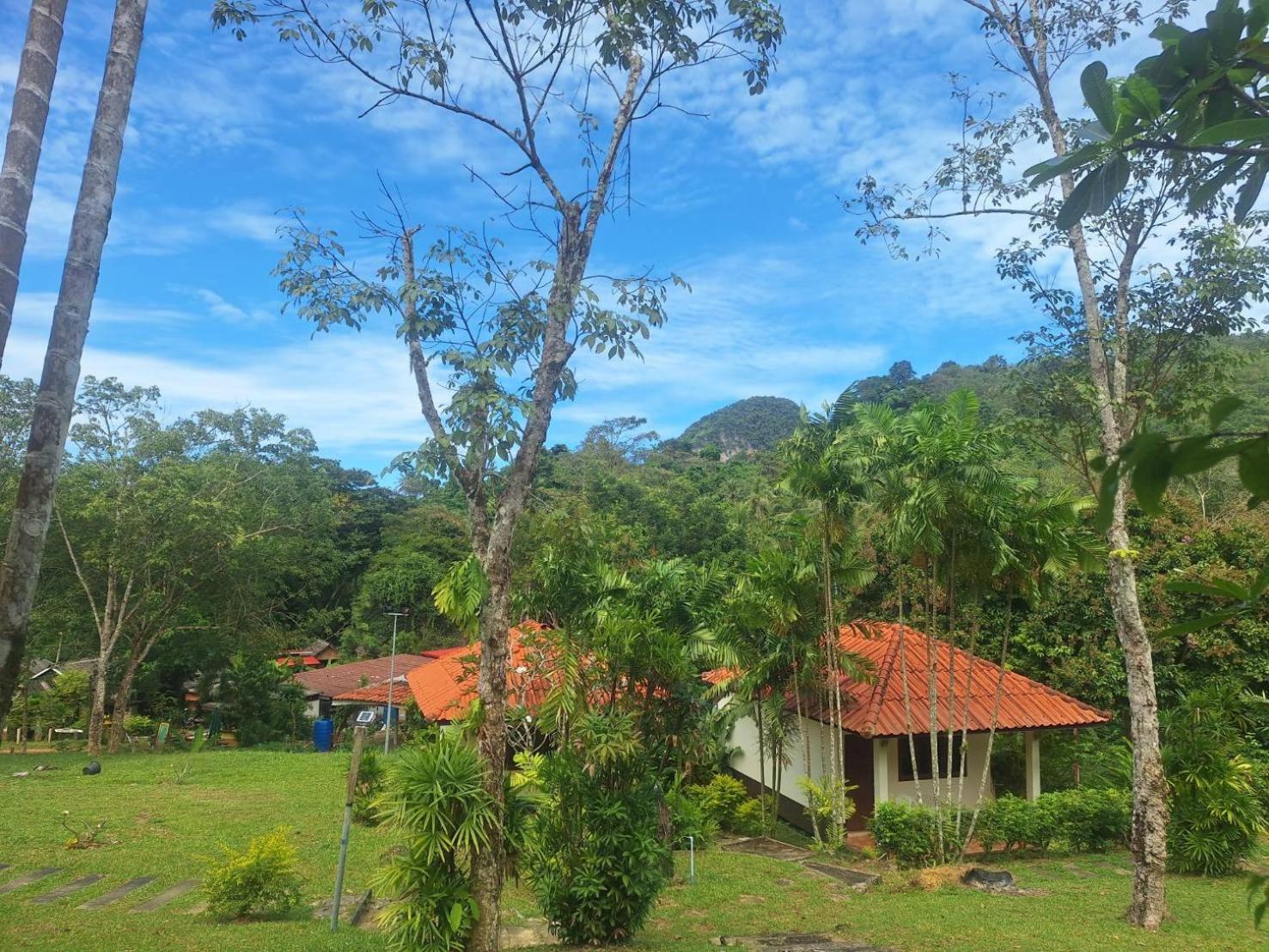 Koh Mook Rubber Tree Bungalows Exterior photo